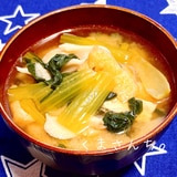 定番！小松菜と舞茸と油揚げの味噌汁